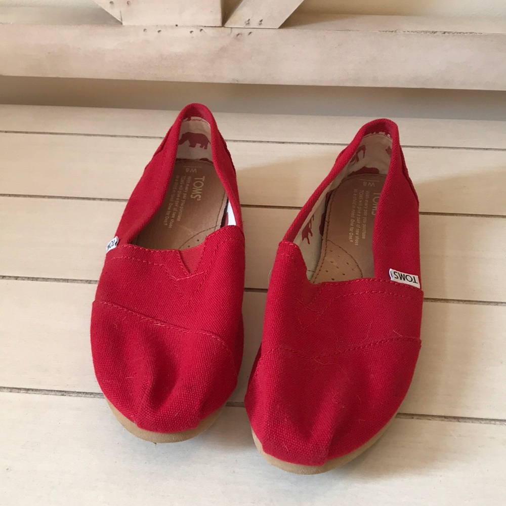 Red canvas TOMS